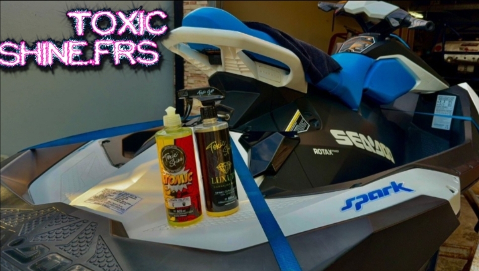 Despu&eacute;s del mar: c&oacute;mo dejar tu moto de agua impecable con Shampoo Atomix de Toxic Shine y Cera Carnauba Luxury Blend